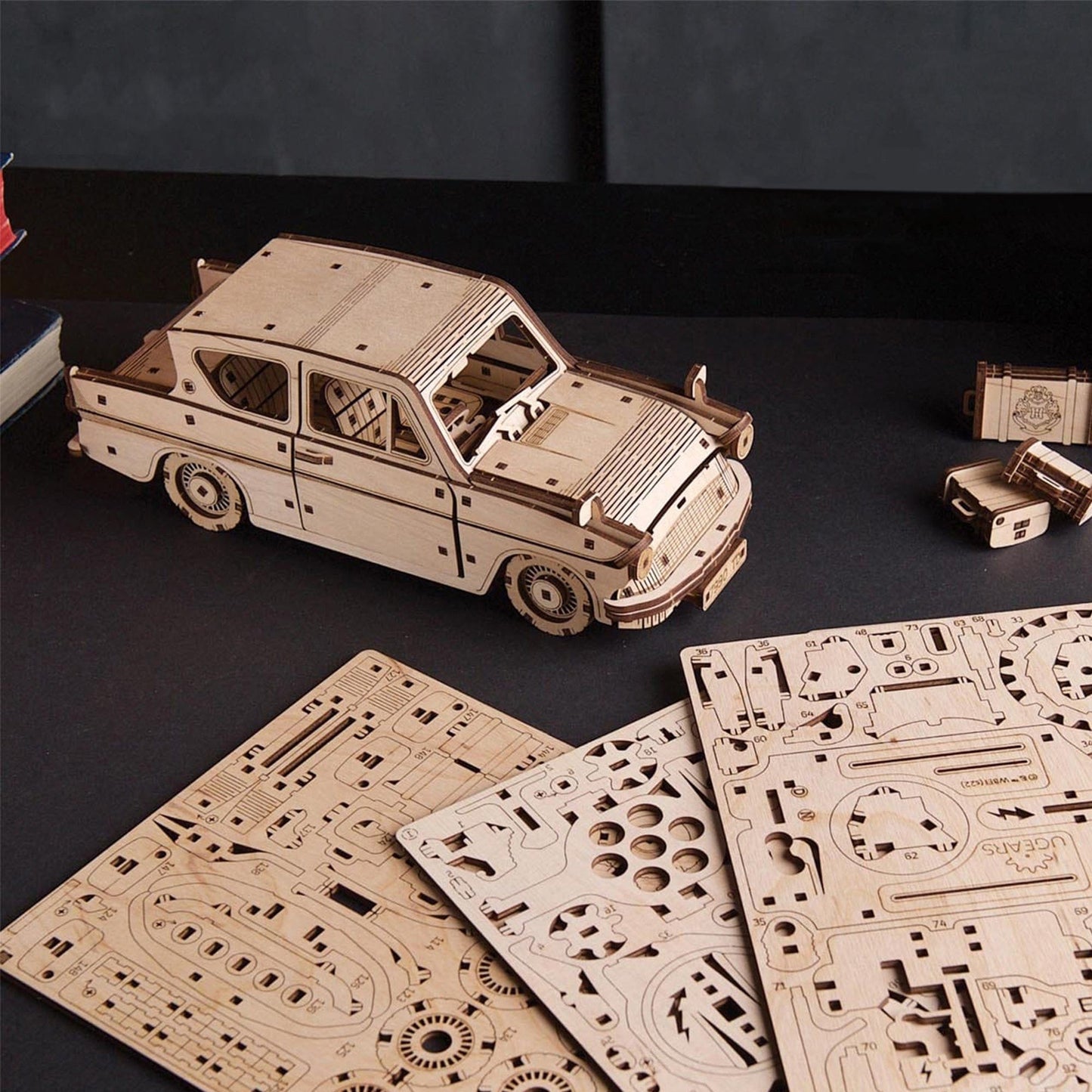 Harry Potter™ Flying Ford Anglia™ Model Kit