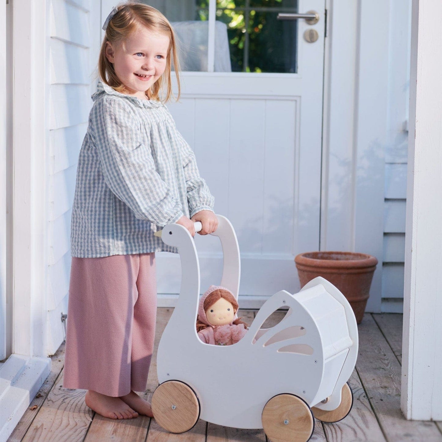 Sweet Swan Pram
