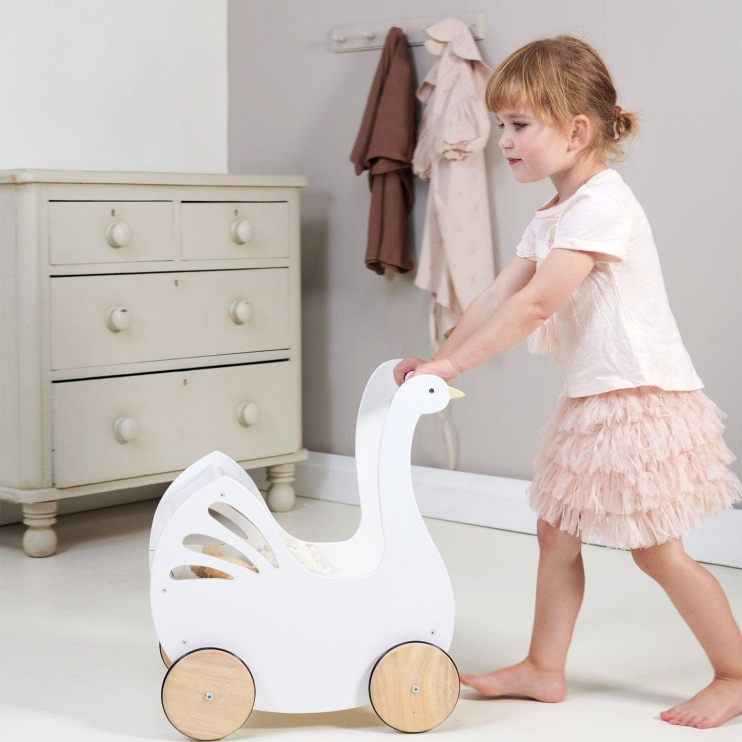 Sweet Swan Pram