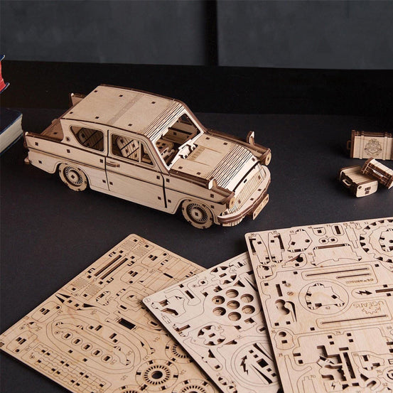 Harry Potter™ Flying Ford Anglia™ Model Kit