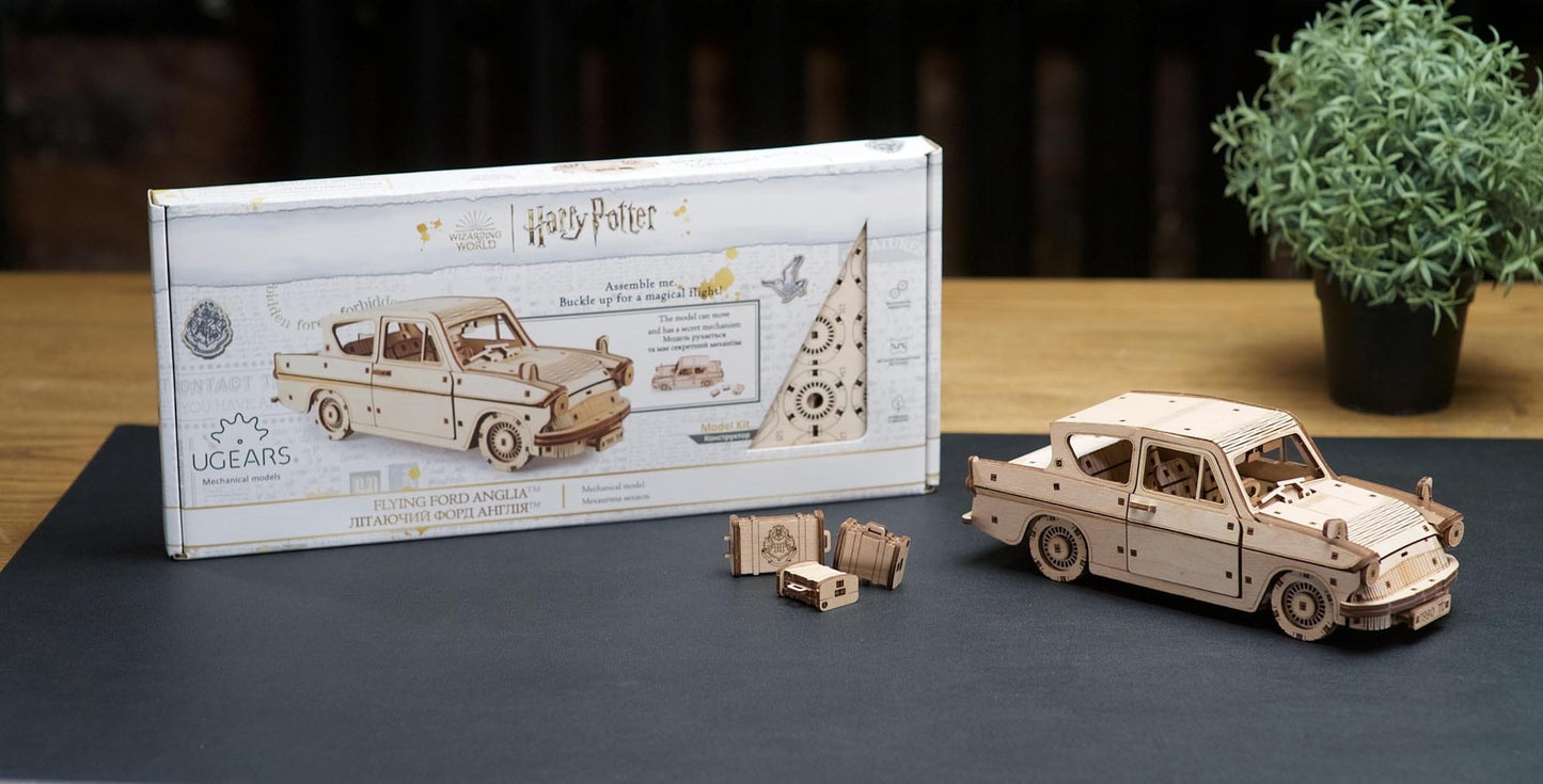 Harry Potter™ Flying Ford Anglia™ Model Kit