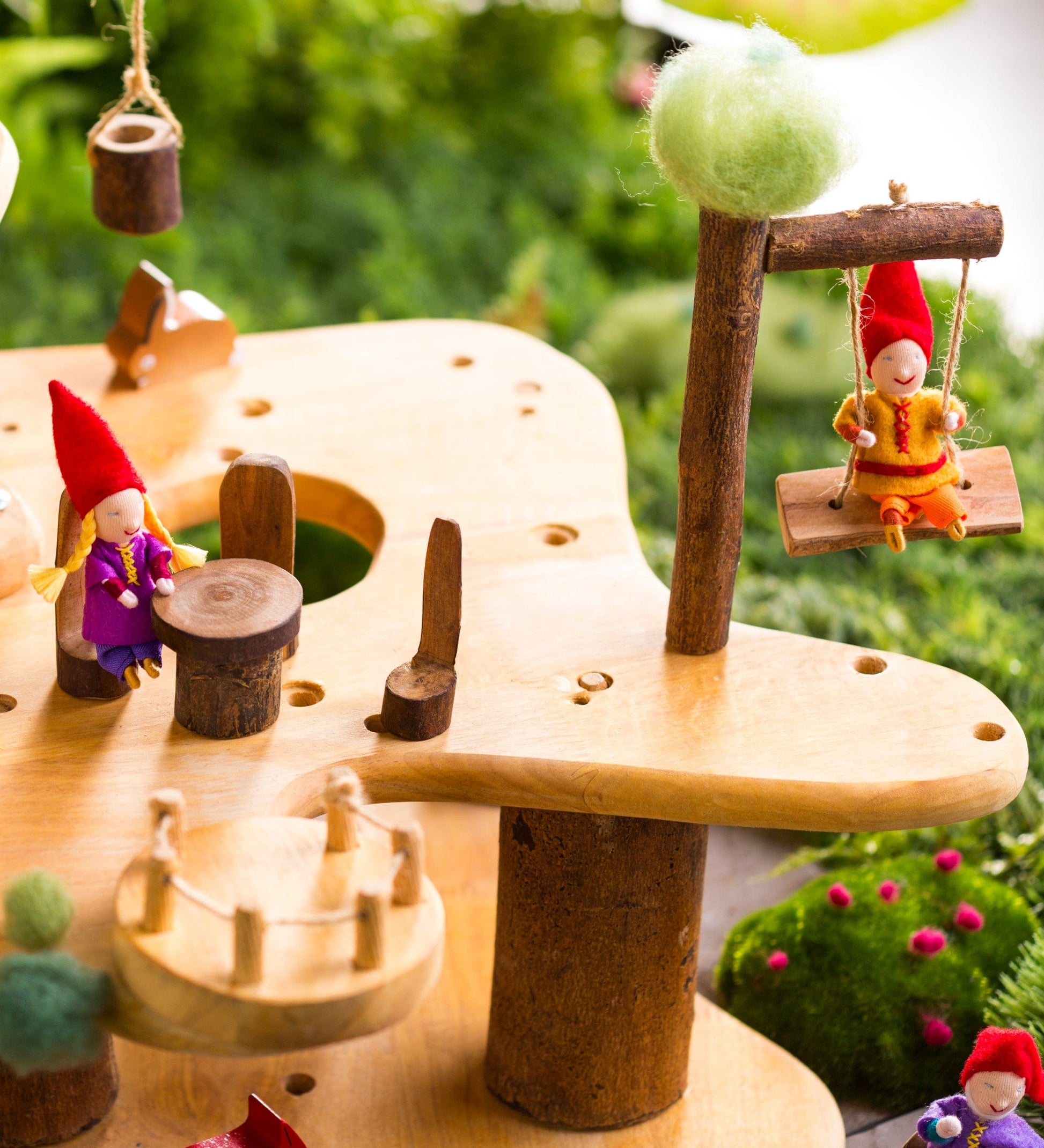 Tree Fort Kit with Furniture and Woodland Friends Dolls