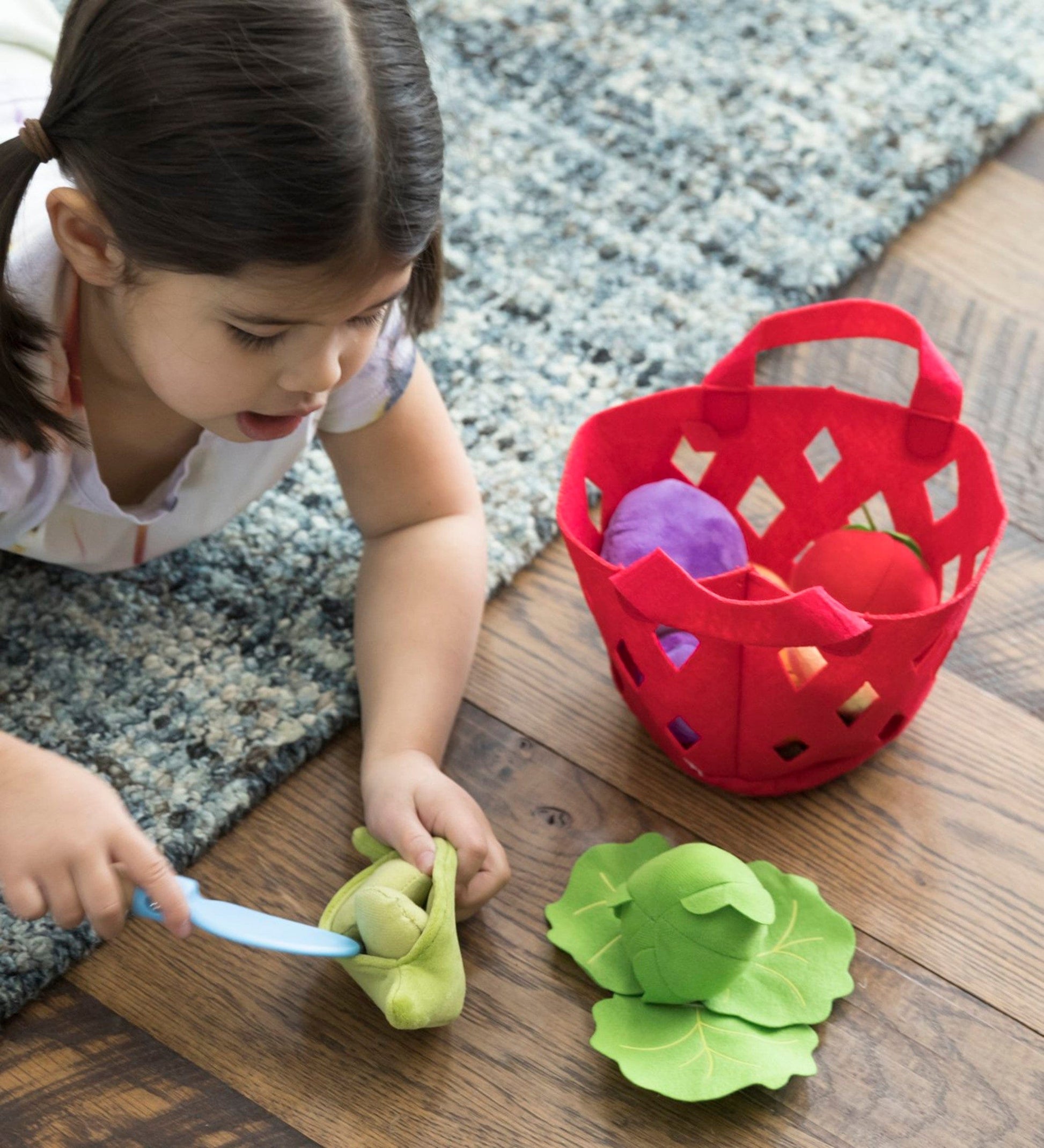 7-Piece Felt Fabric Pretend-Play Food Basket