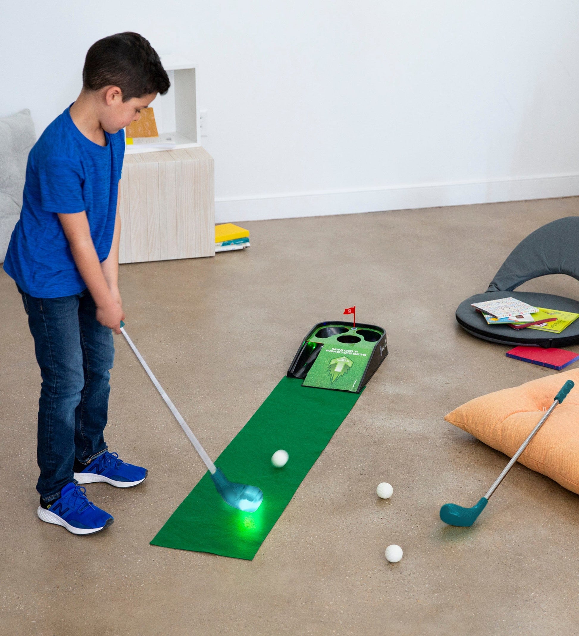 Mini indoor Golf Player Pack, Mini Golf Game for Kids and Adults, Includes  Es