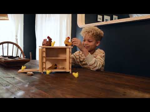 THE HEN THAT LAY EGGS!! Toys for Kids - Christmas Games for Children 